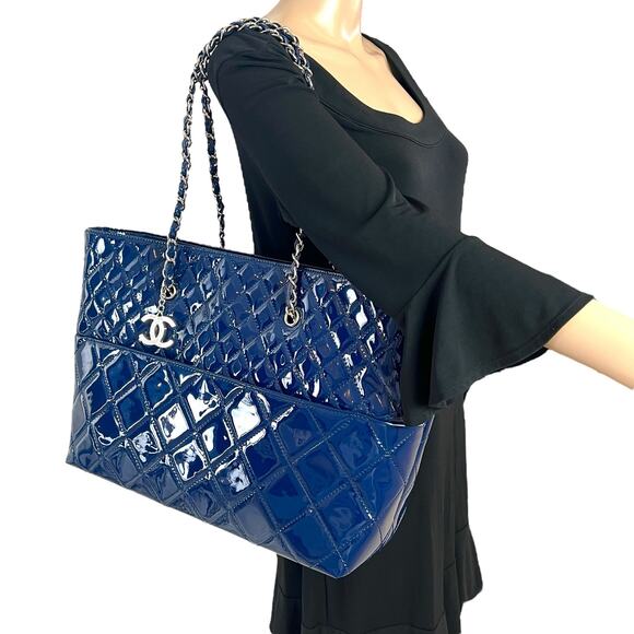 Chanel CC Matelasse Patent Leather Tote Bag - Picture 3 of 9